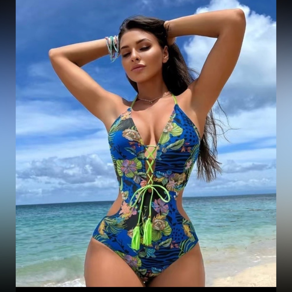 Cute one piece bathing suit (Brand New) (Large)